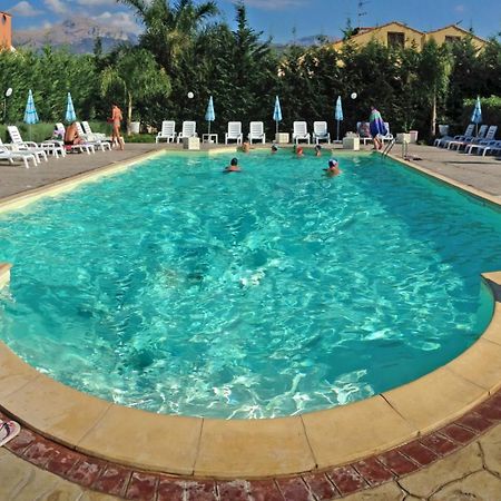 Villa Le Coccinelle: Beachfront Retreat with Pool Access Near Cefalù Campofelice Di Roccella Exterior photo