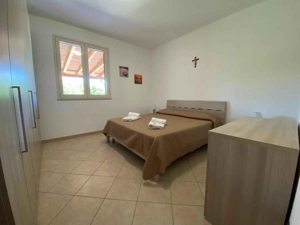 Villa Le Coccinelle: Beachfront Retreat with Pool Access Near Cefalù Campofelice Di Roccella Exterior photo