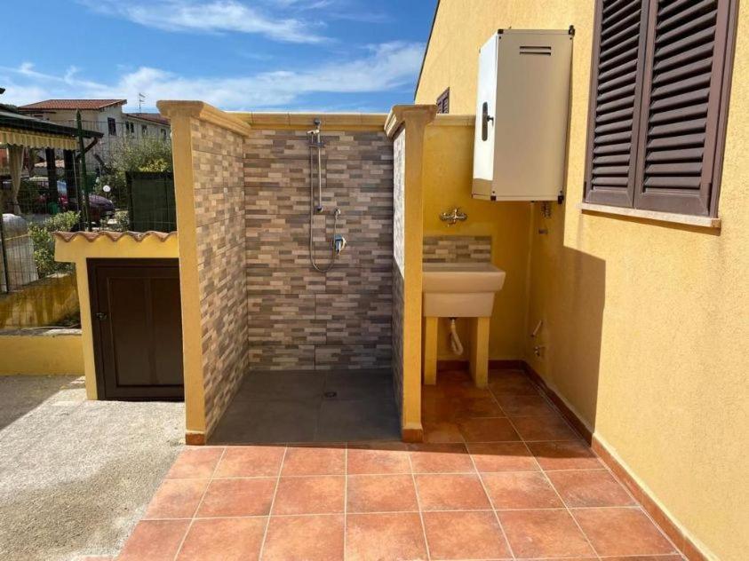Villa Le Coccinelle: Beachfront Retreat with Pool Access Near Cefalù Campofelice Di Roccella Exterior photo
